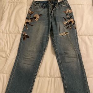 Embroidered ripped jeans